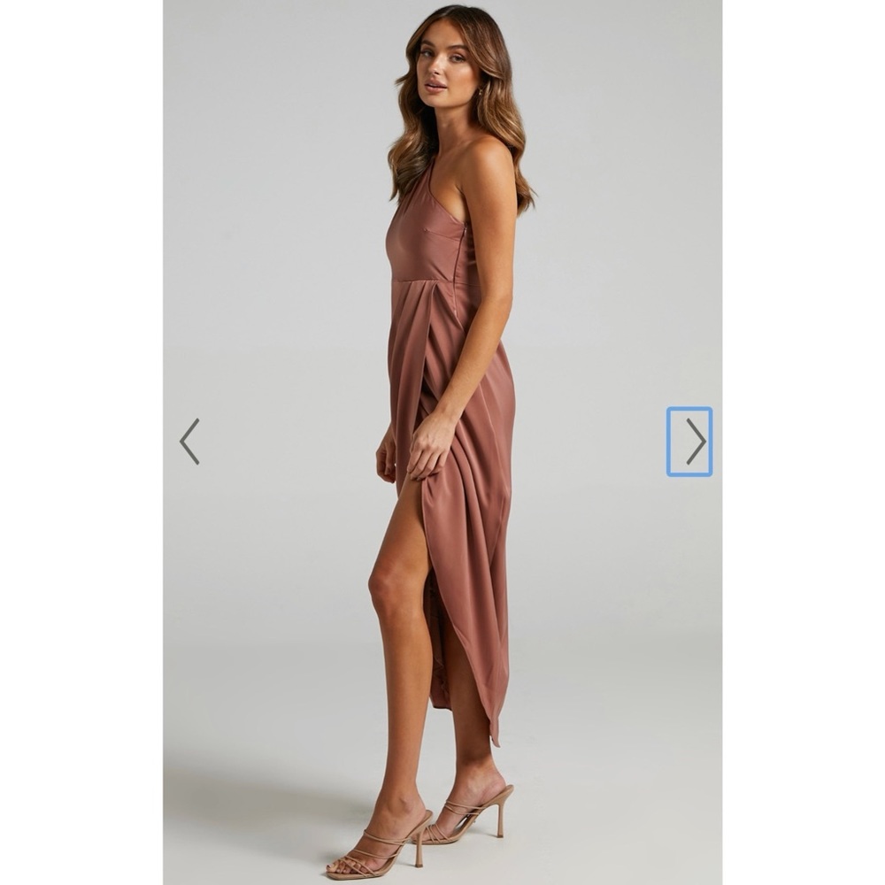 Showpo Dusty Rose one-shoulder midi dress - Picture 3 of 5